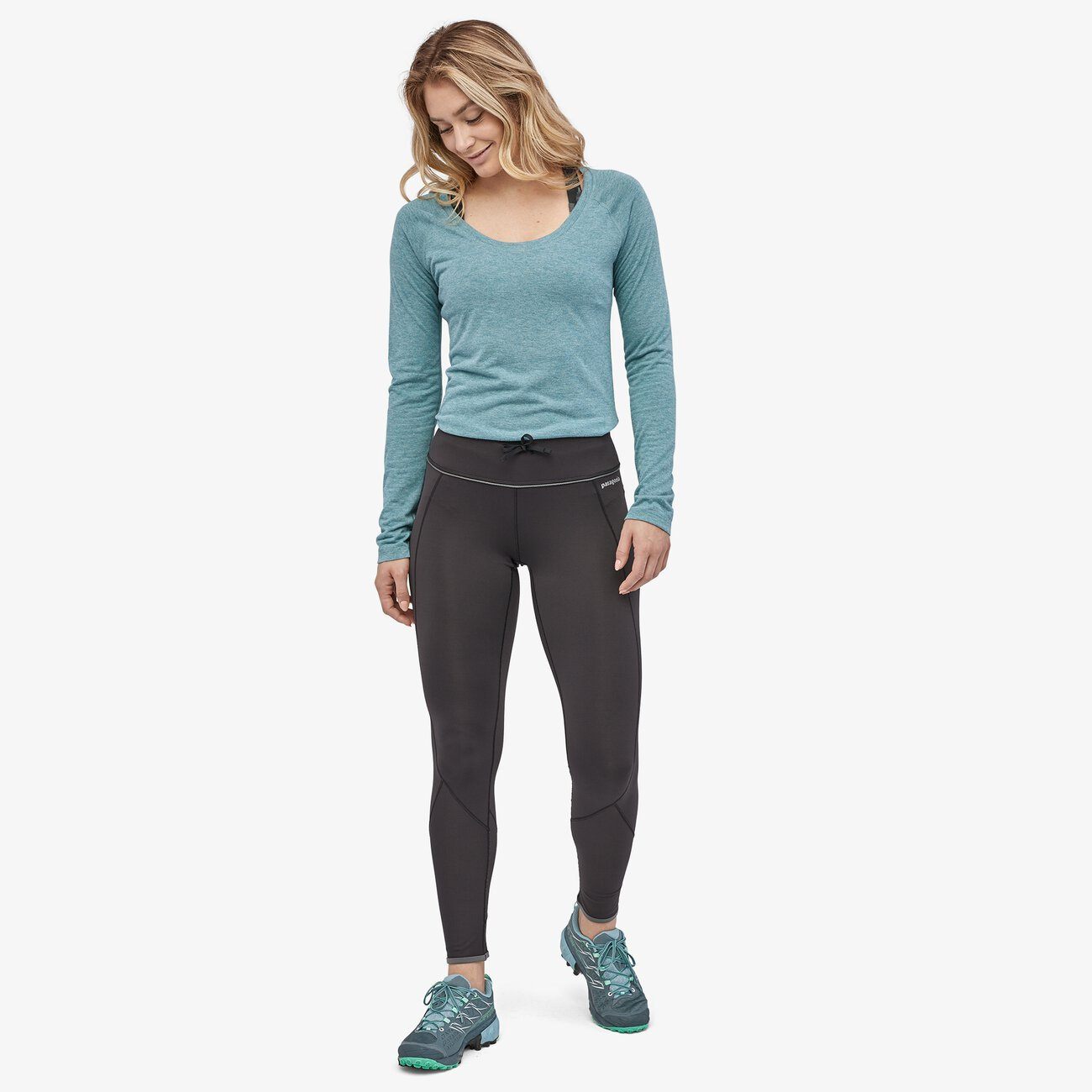 Patagonia - W's Peak Mission Running Tights - Recycled Polyester - Weekendbee - sustainable sportswear