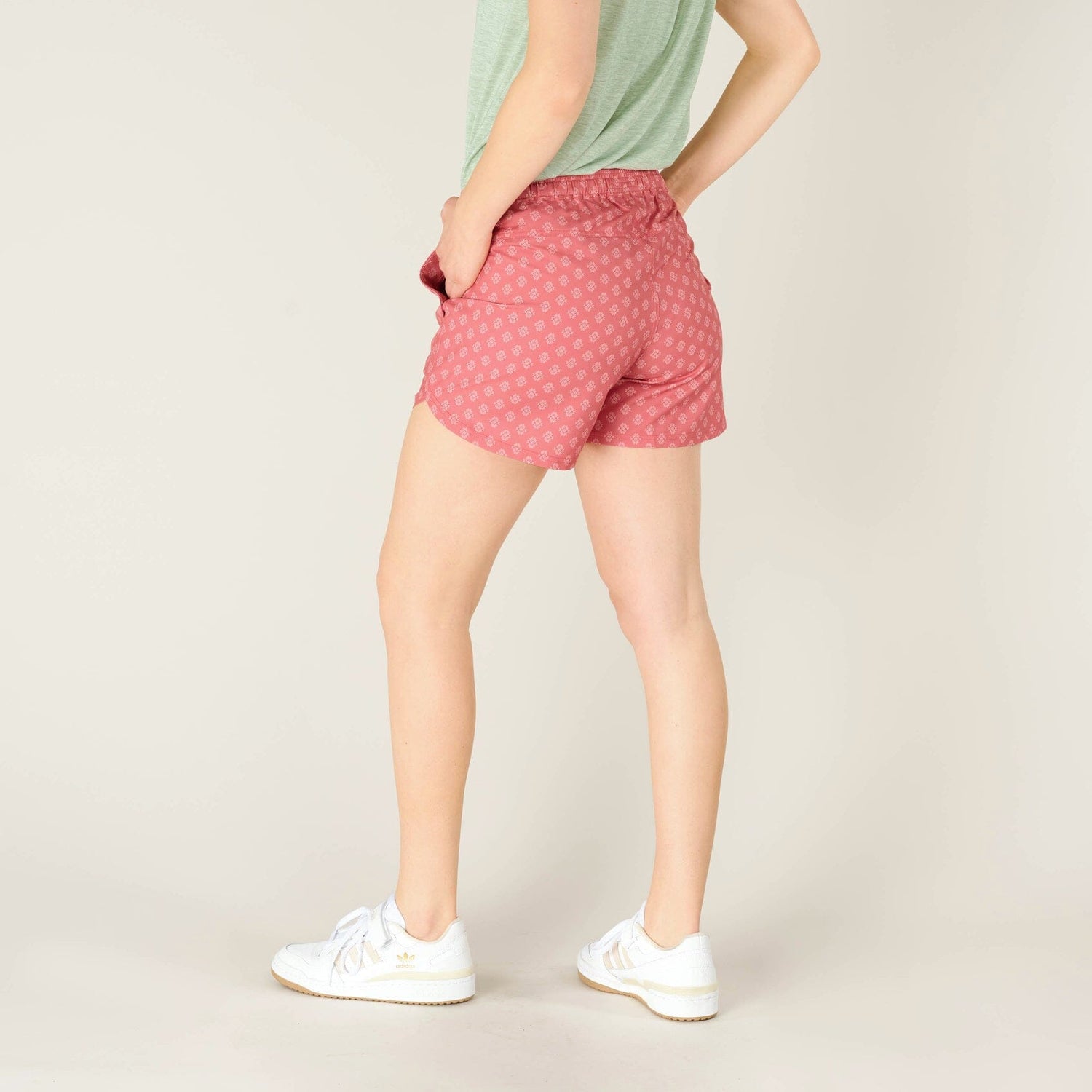 Sherpa - W's Sajilo Pull-On Short - 100% Recycled polyester - Weekendbee - sustainable sportswear
