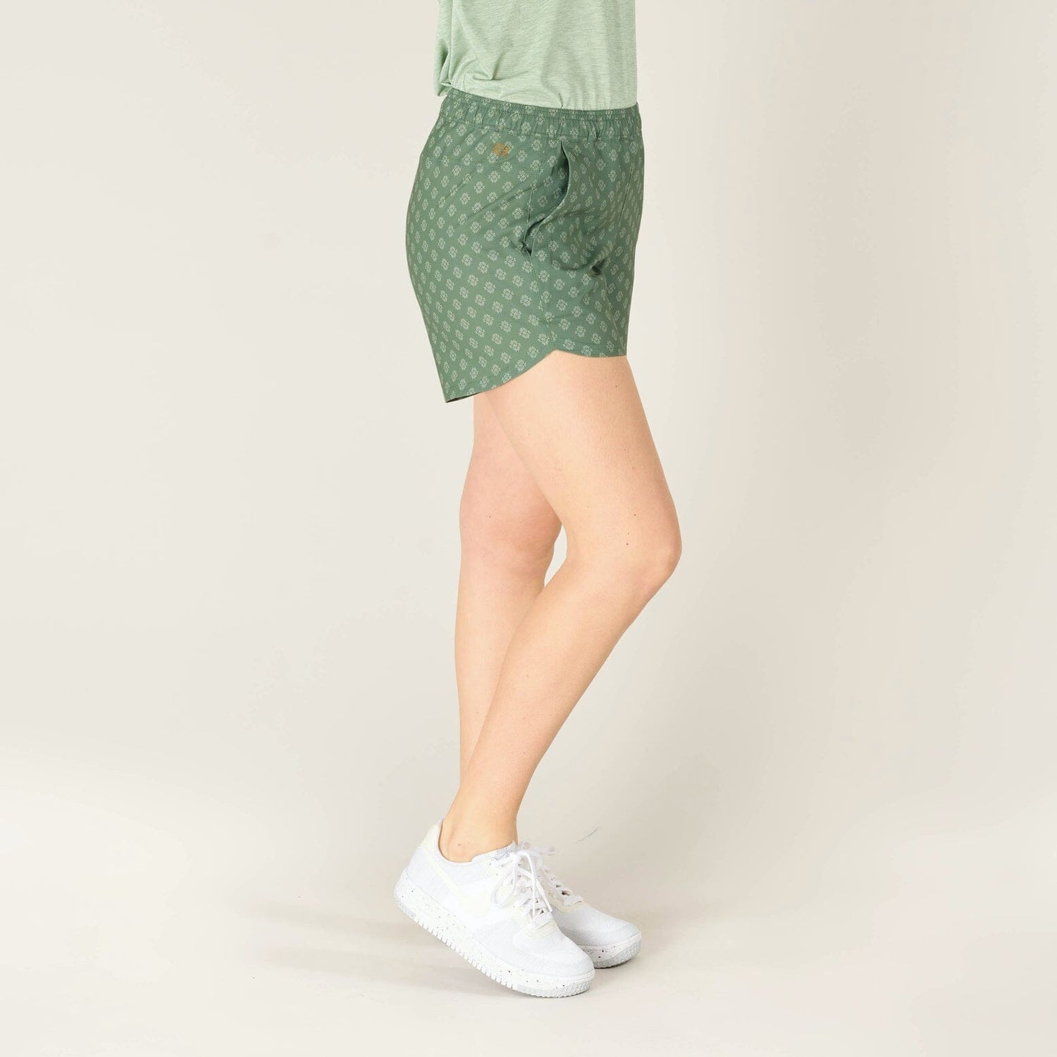 Sherpa - W's Sajilo Pull-On Short - 100% Recycled polyester - Weekendbee - sustainable sportswear