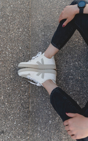 Veja W's V-10 CWL - Cotton Worked as Leather White Sun Peach