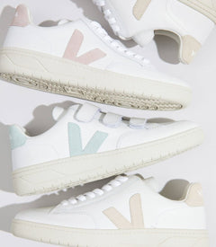 Veja W's V-12 Leather - Classical Sneakers White Sable Shoes