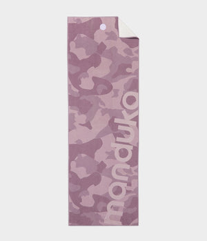 Manduka - Yogitoes+ Repreve Yoga Mat Towel - Recycled Polyester - Weekendbee - sustainable sportswear