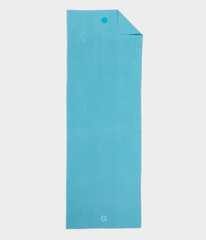 Manduka - Yogitoes+ Repreve Yoga Mat Towel - Recycled Polyester - Weekendbee - sustainable sportswear