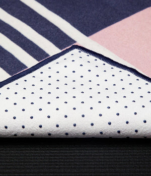 Manduka - Yogitoes+ Repreve Yoga Mat Towel - Recycled Polyester - Weekendbee - sustainable sportswear