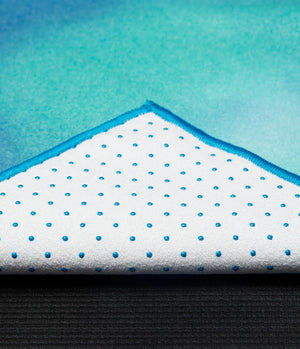 Manduka - Yogitoes+ Repreve Yoga Mat Towel - Recycled Polyester - Weekendbee - sustainable sportswear