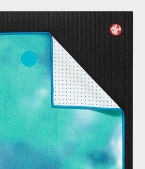 Manduka - Yogitoes+ Repreve Yoga Mat Towel - Recycled Polyester - Weekendbee - sustainable sportswear